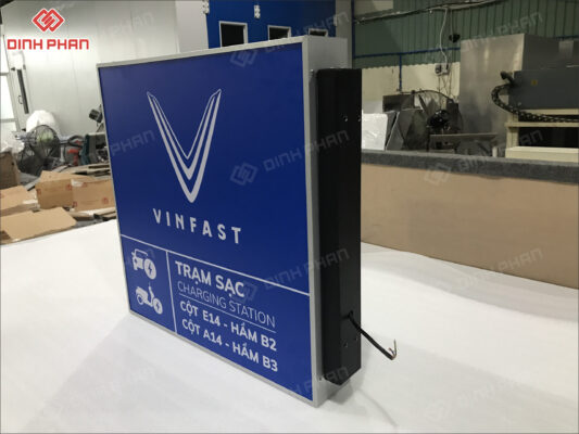 hộp đèn bạt 3m in uv - dự án trạm sạc VinFast