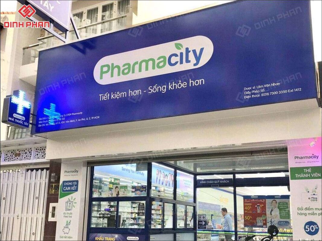 Bảng hiệu Pharmacity