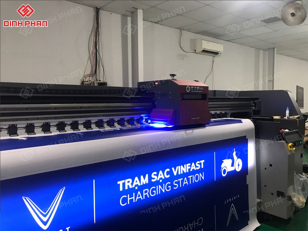 in uv bạt trạm sạc vinfast