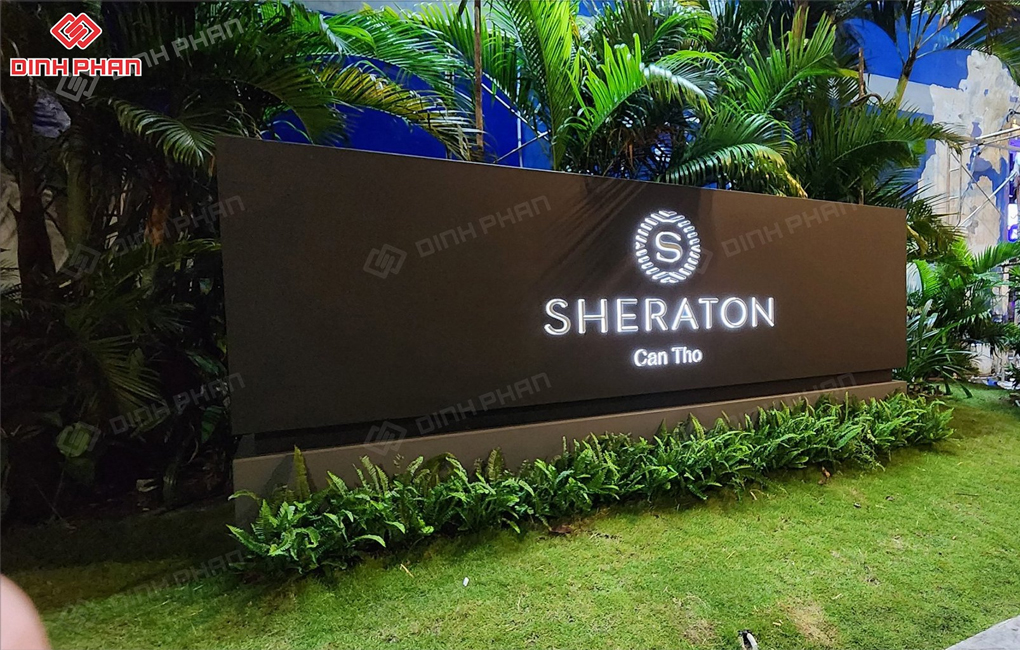 bảng hiệu mặt tiền khách sạn sheraton 01