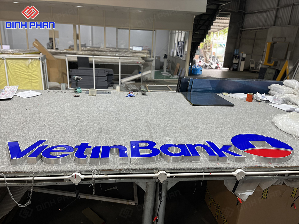 bảng hiệu ngân hàng vietinbank 