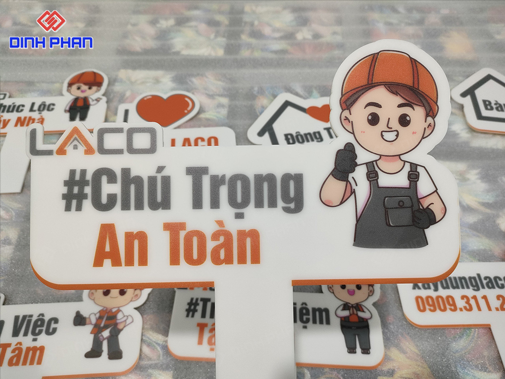 In UV Lên Mica Hashtag Cho Công Ty Xây Dựng LACO