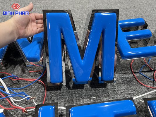 Làm Chữ Mica Viền Inox hút nổi