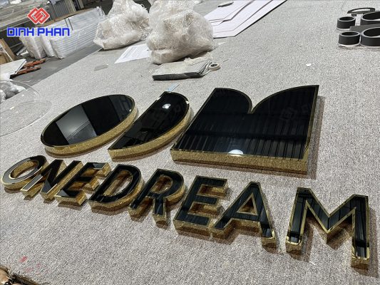 chữ inox đen gương cho công ty nội thất one dream