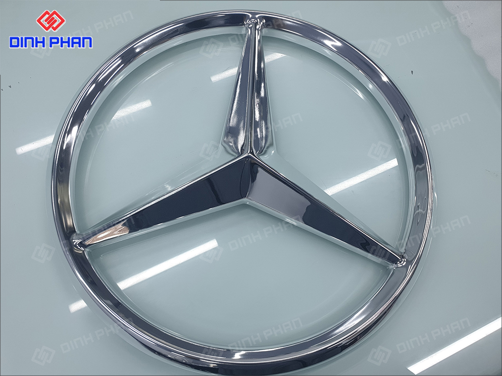 logo mạ crom Mercedes-Benz