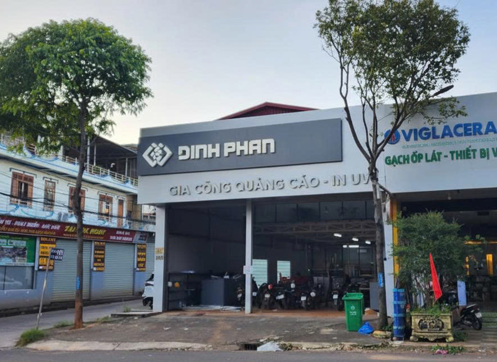 bảng hiệu Đinh Phan Tây Nguyên