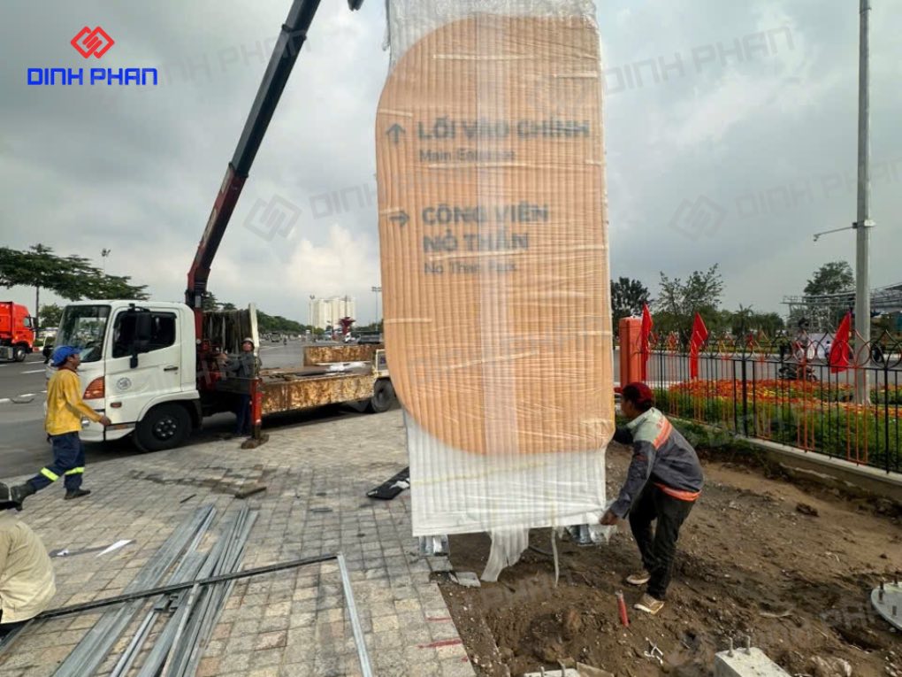 Trụ chỉ dẫn VEC