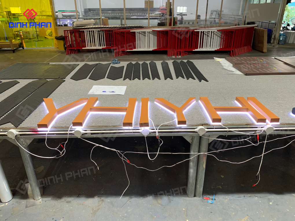 Chữ inox đế mica