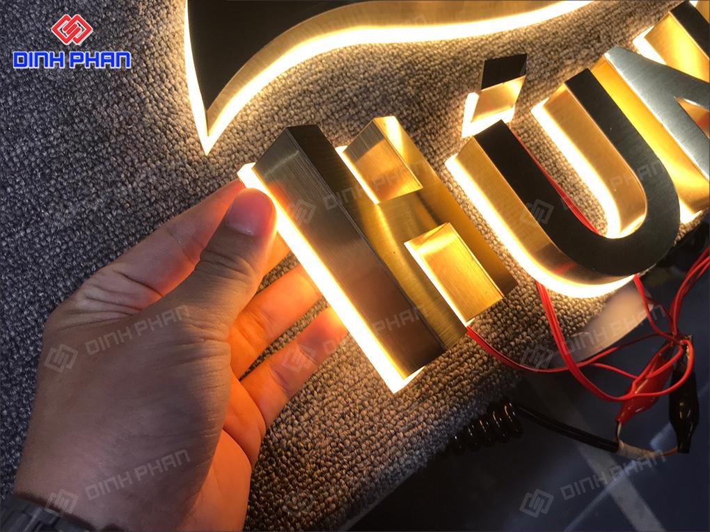 Chữ inox đế mica
