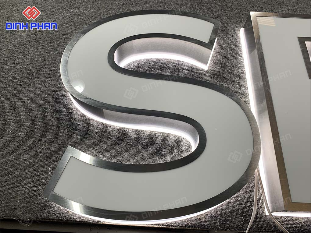 Chữ inox đế mica