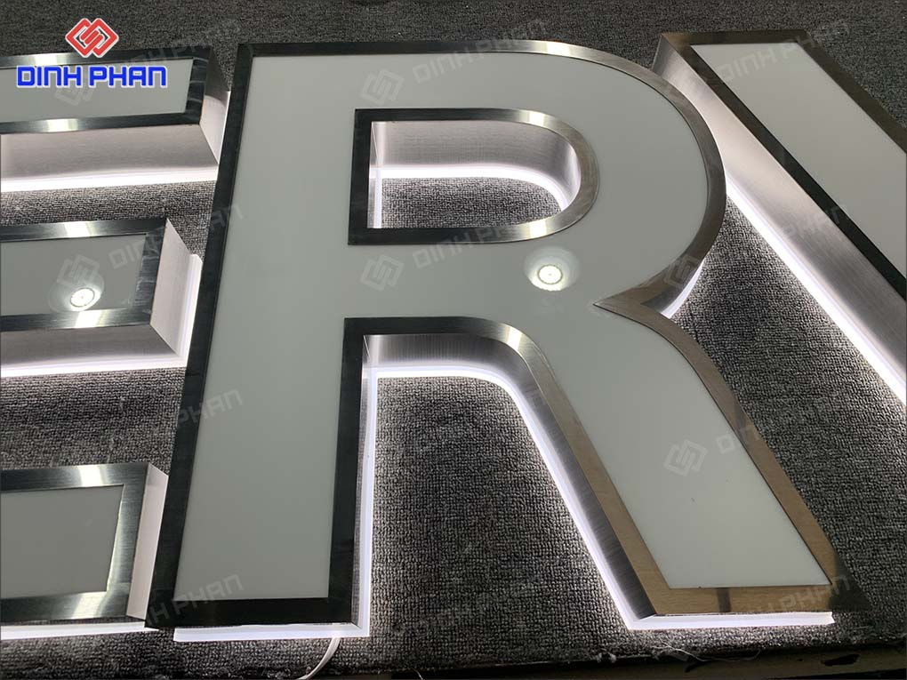 Chữ inox đế mica