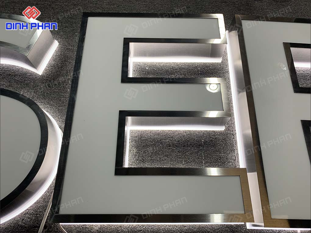 Chữ inox đế mica