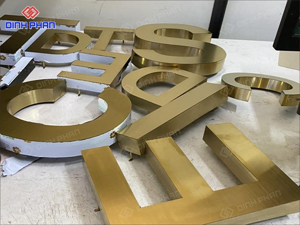 Chữ inox vàng xước