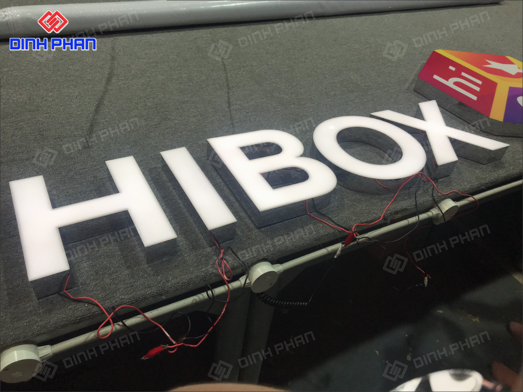 Chữ inox dán mica