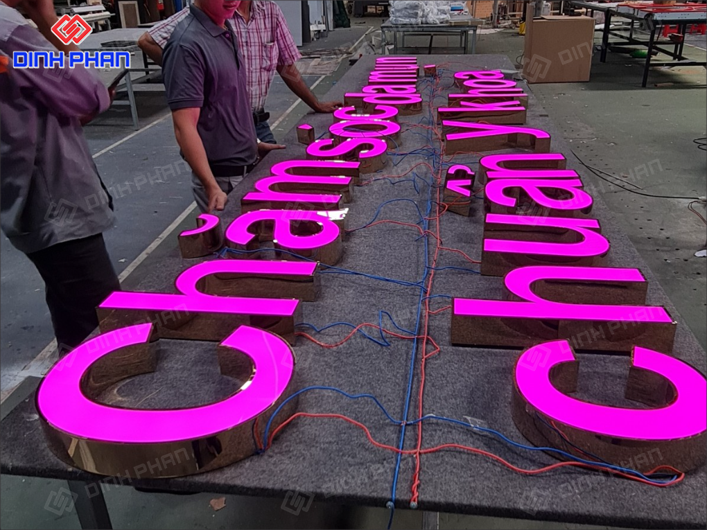 Chữ inox dán mica