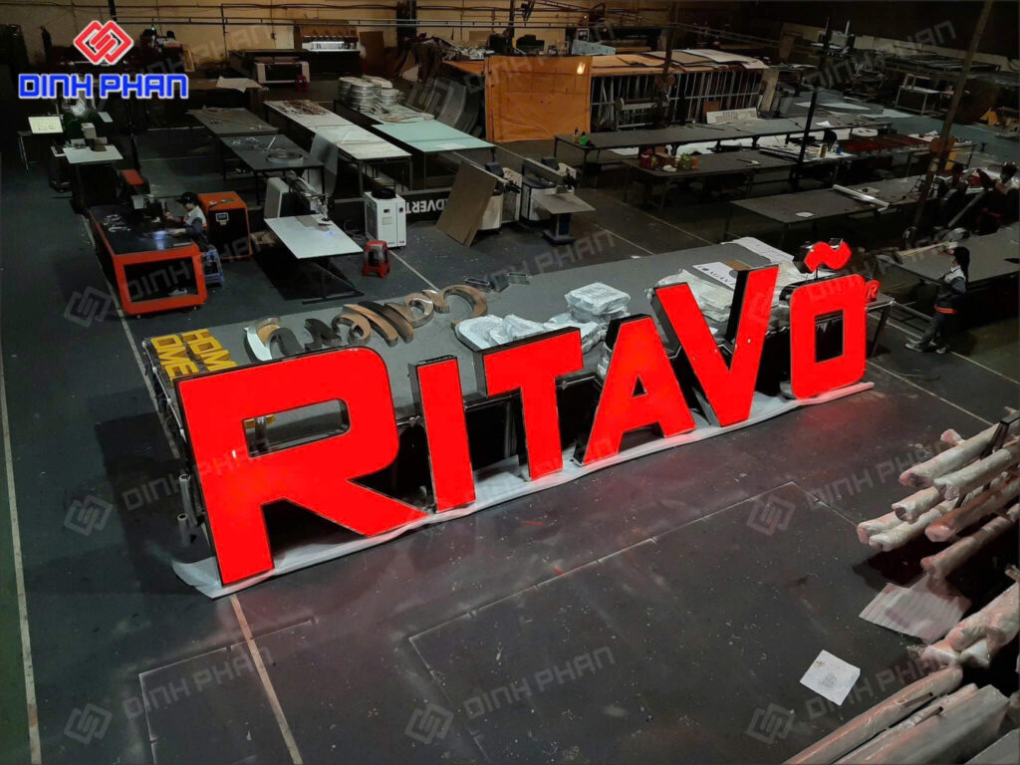 Chữ inox mặt mica hút nổi