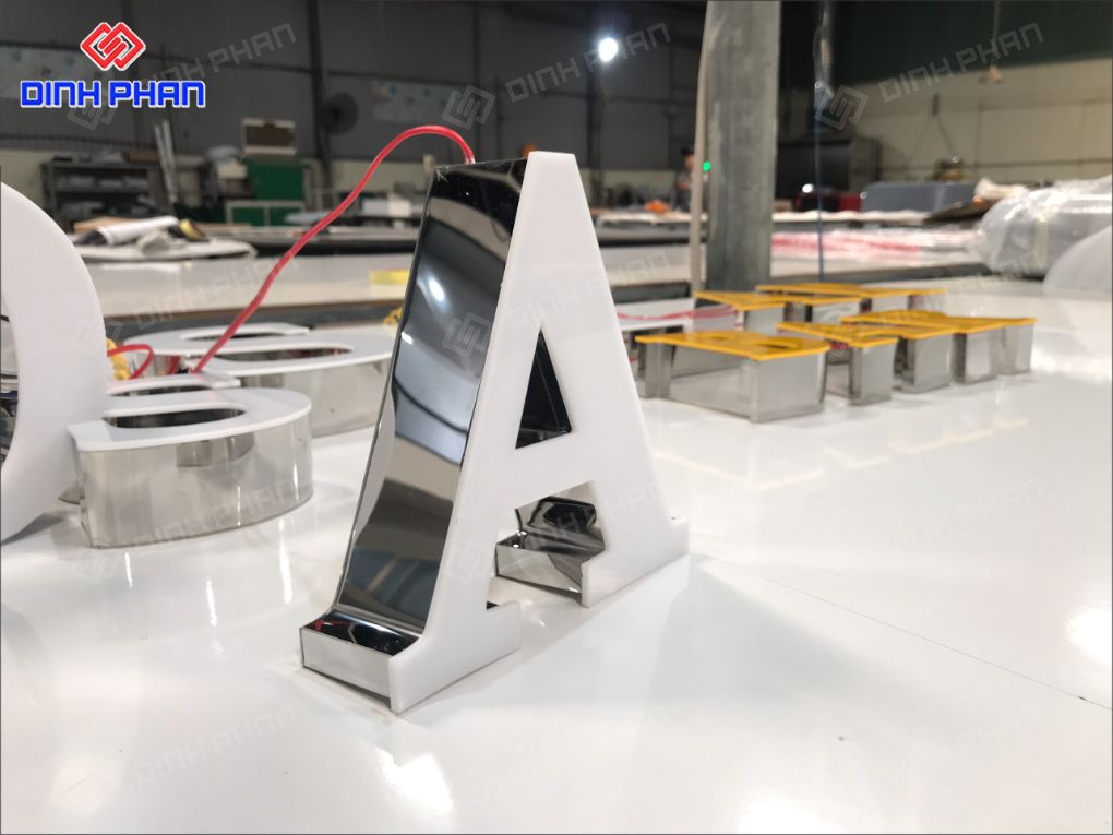 Chữ inox mặt mica hút nổi