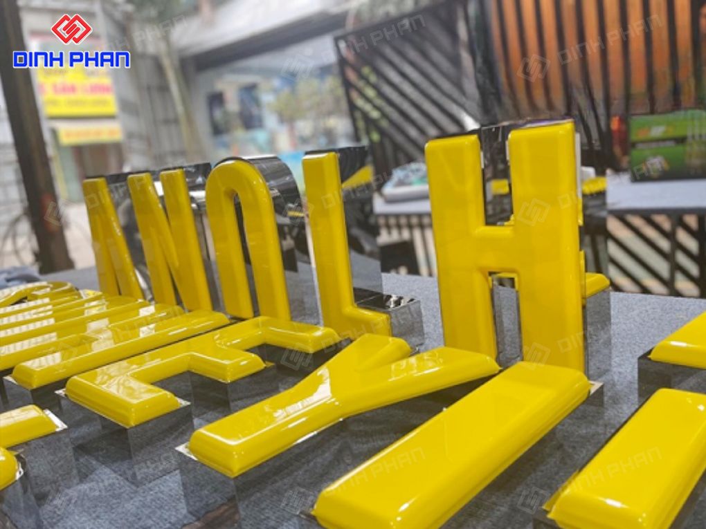 Chữ inox mặt mica hút nổi