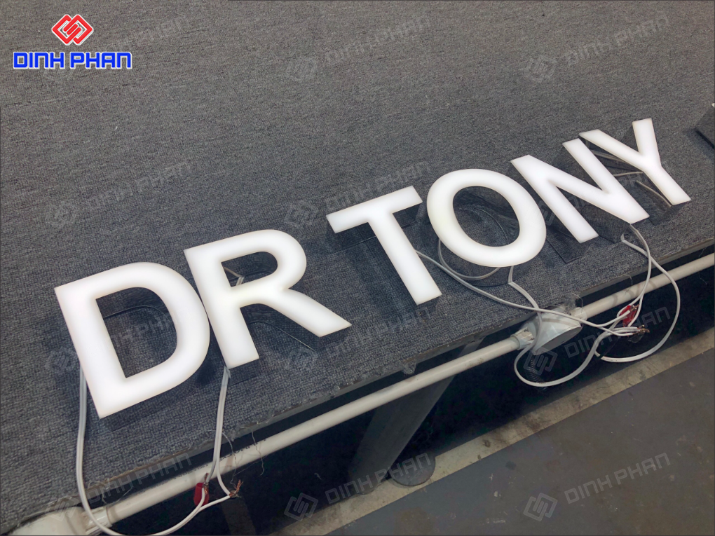 Chữ inox trắng bóng