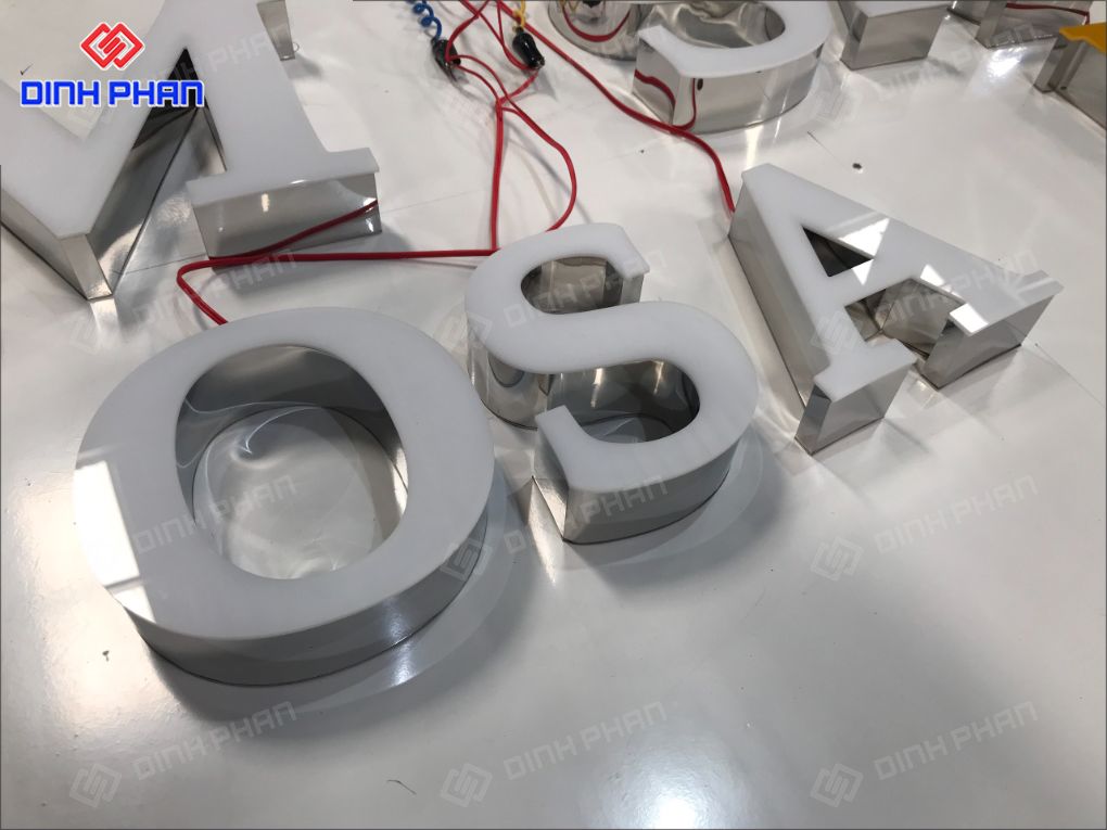 Chữ inox trắng bóng