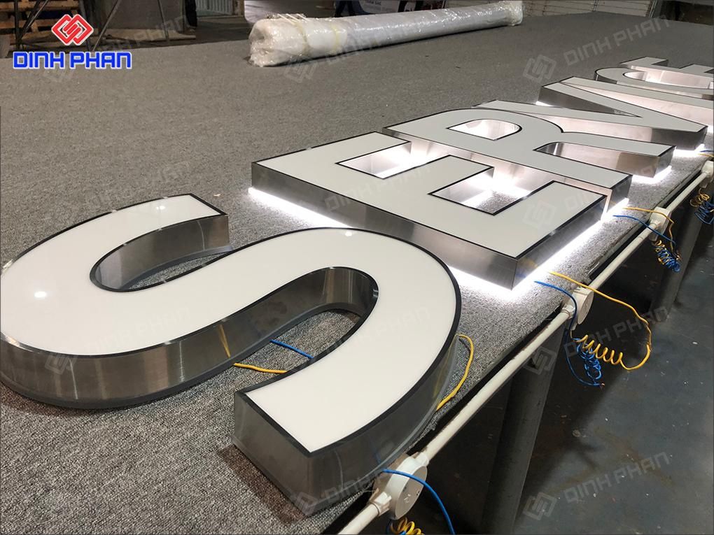 Chữ inox trắng bóng