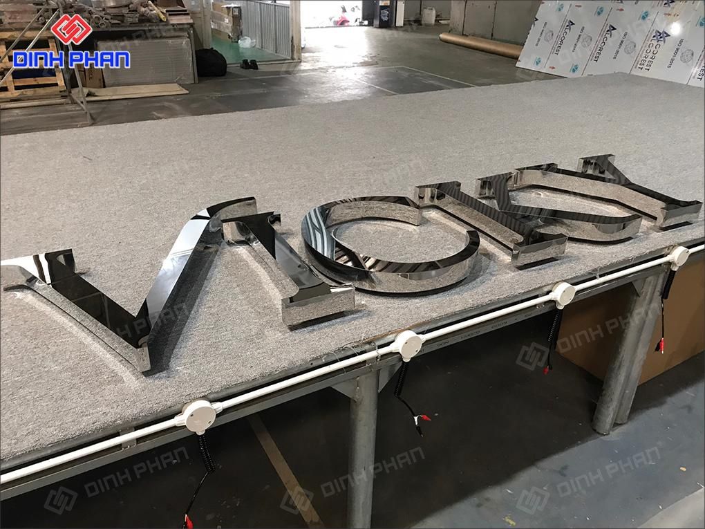 Chữ inox trắng bóng