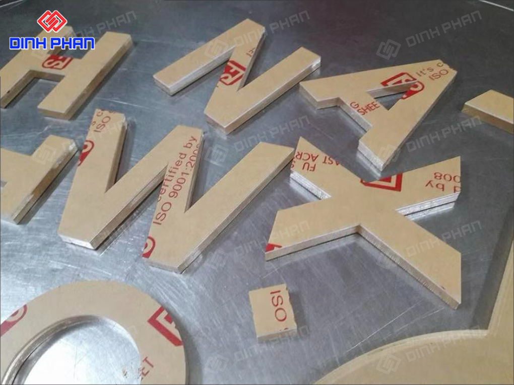 Chữ mica chân Fomex