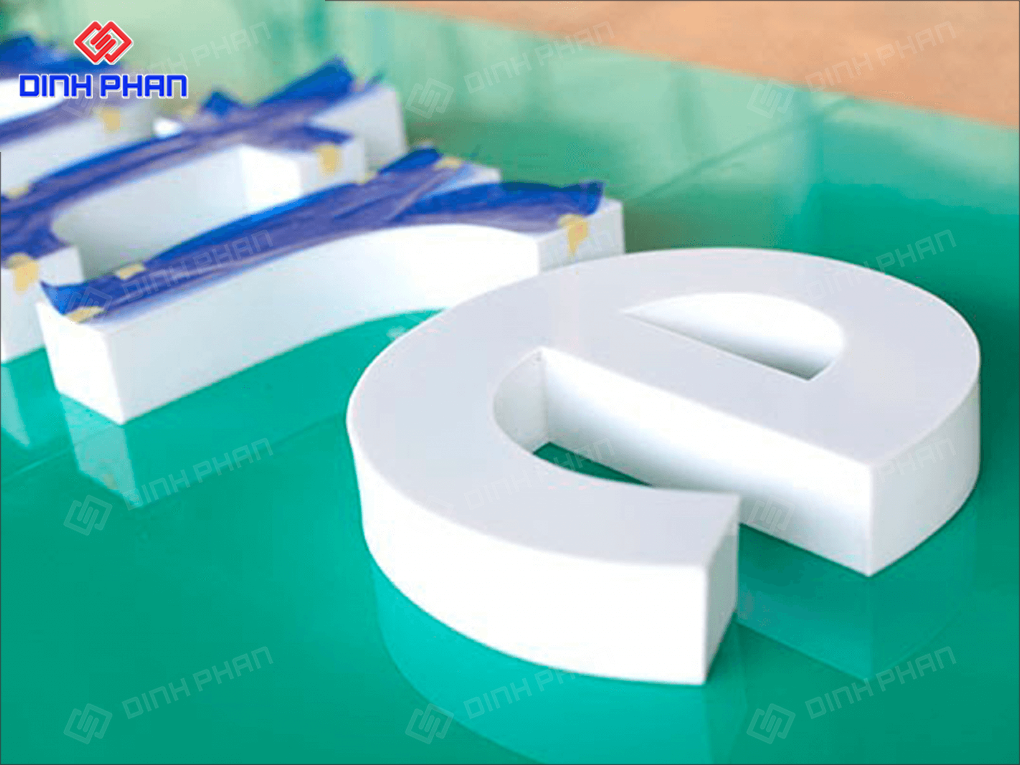 Chữ mica chân Fomex