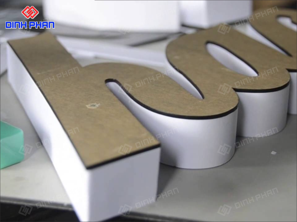 Chữ mica chân Fomex