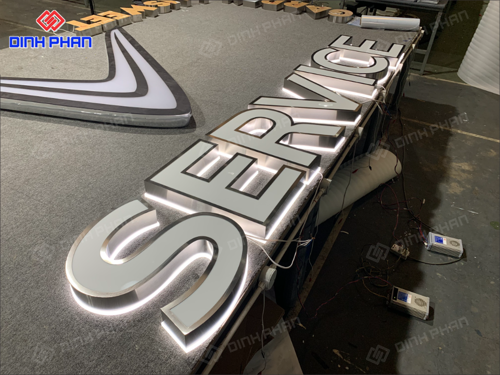 Chữ mica chân inox