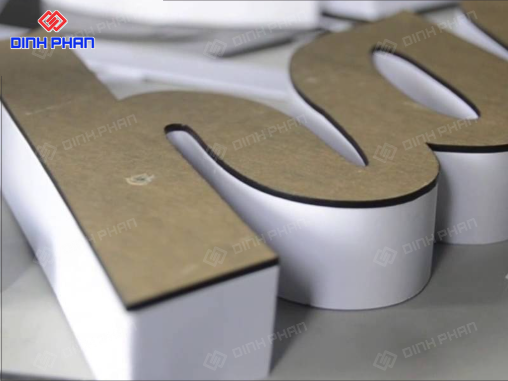 Chữ mica CNC