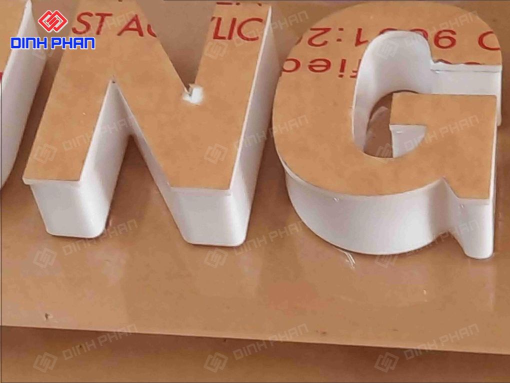 Chữ mica CNC
