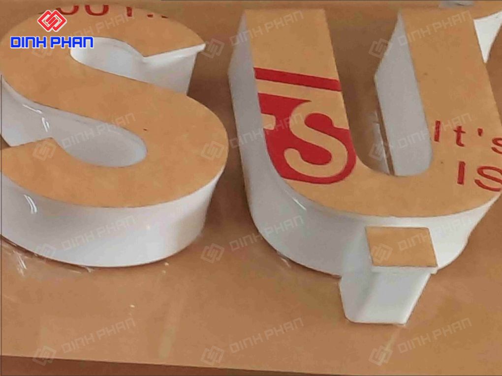 Chữ mica CNC