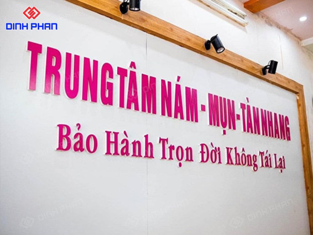 Chữ mica dán tường