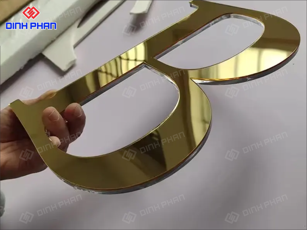 Chữ mica dán tường