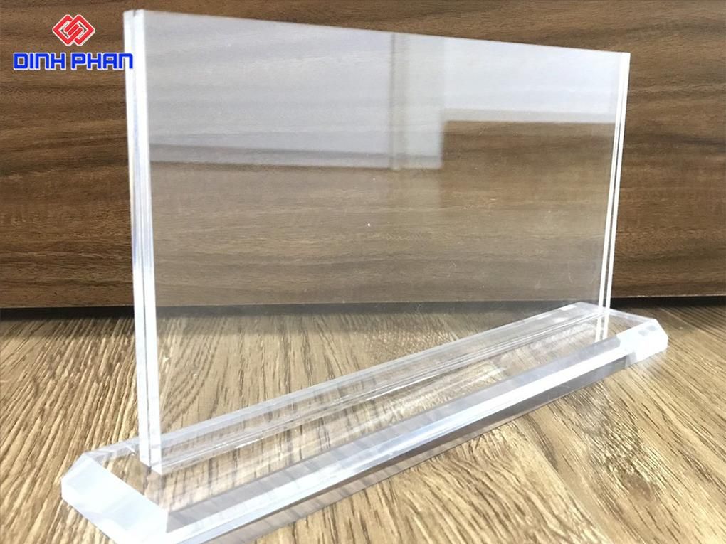 Chữ mica để bàn