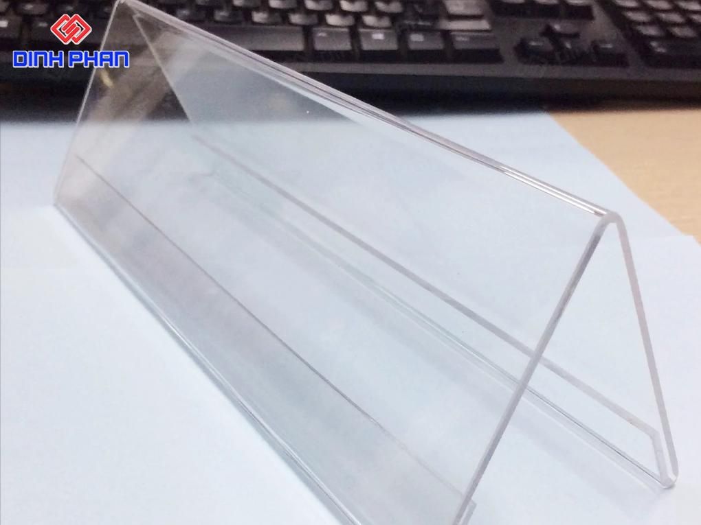 Chữ mica để bàn