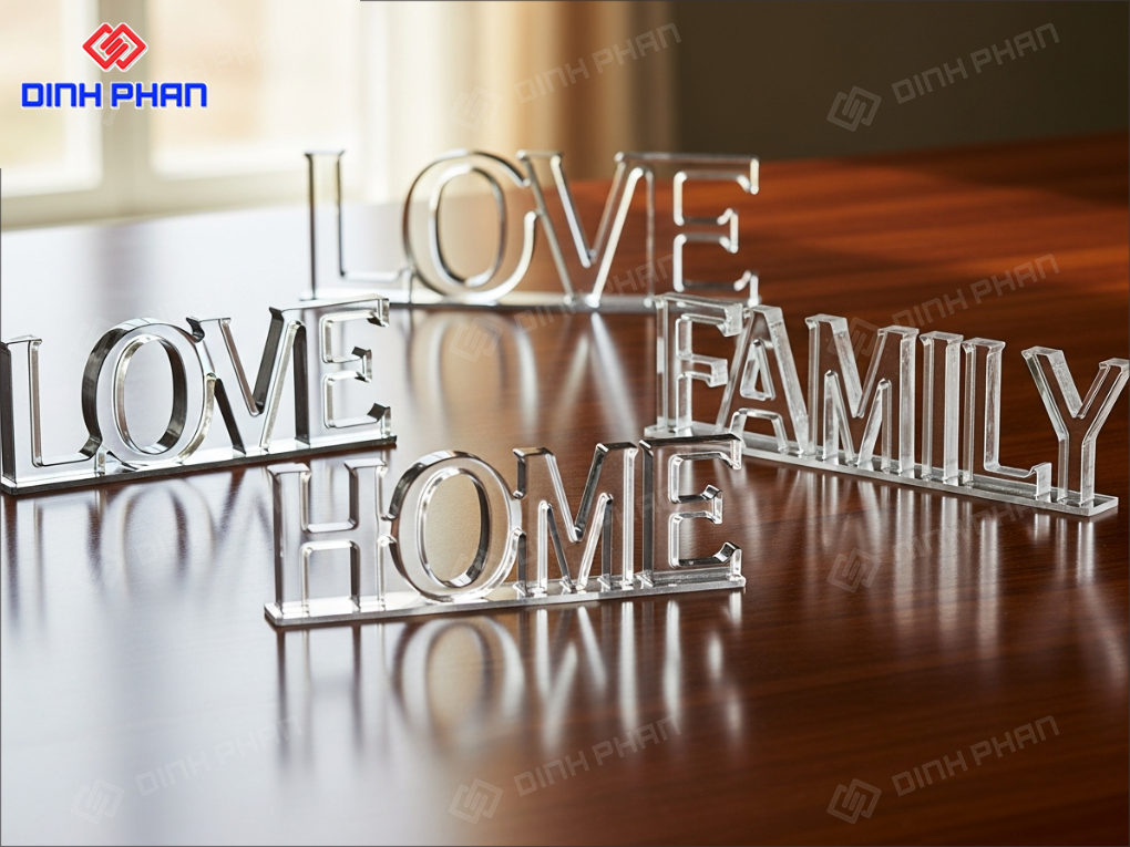 Chữ mica để bàn