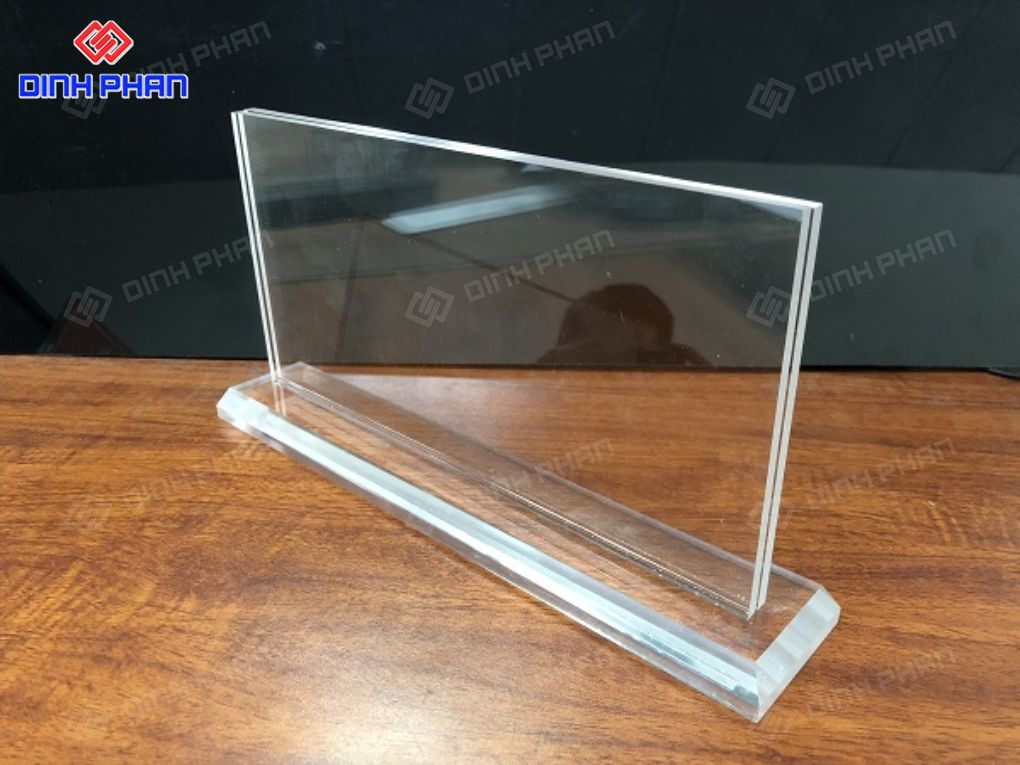 Chữ mica để bàn
