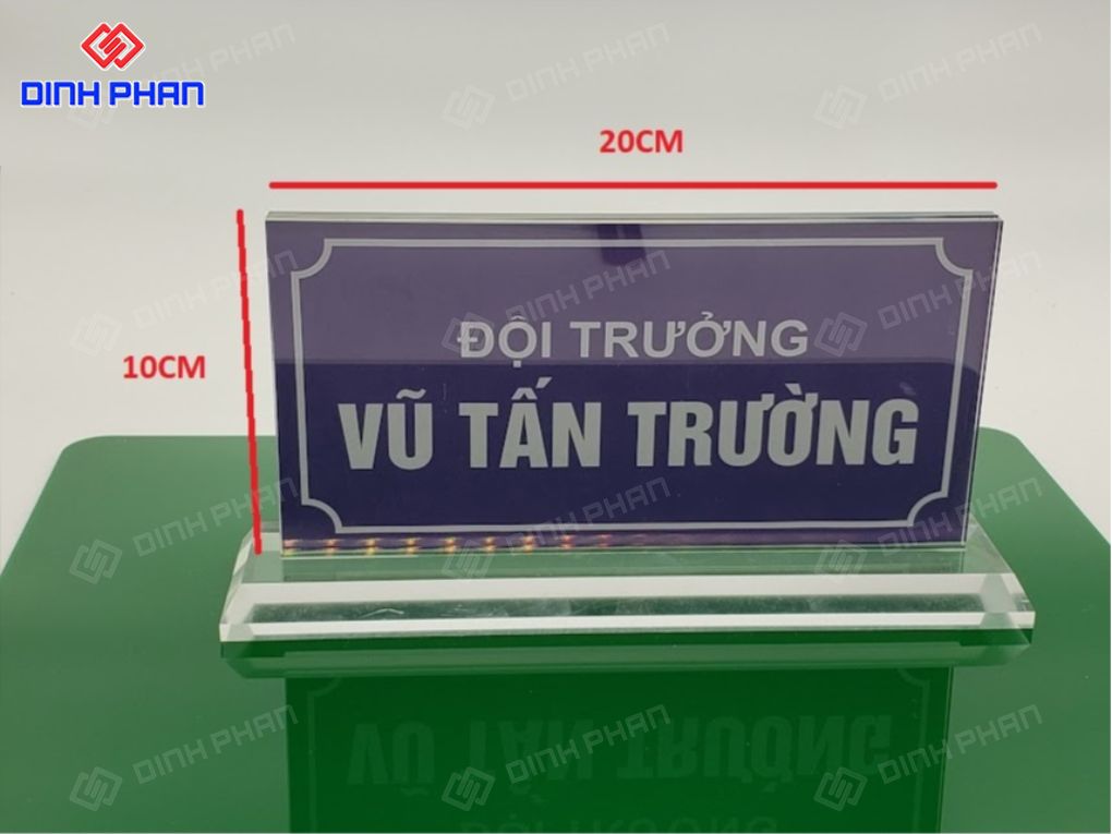 Chữ mica để bàn