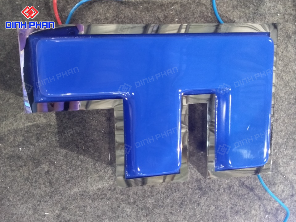 Chữ mica hút nổi