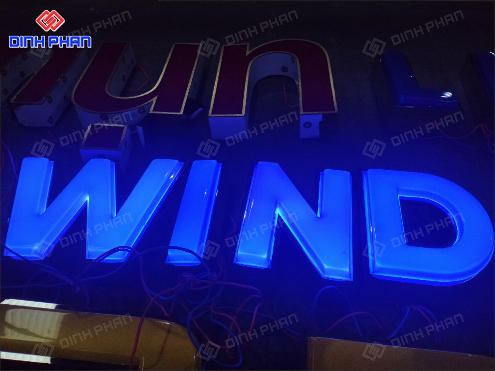 Chữ mica hút nổi