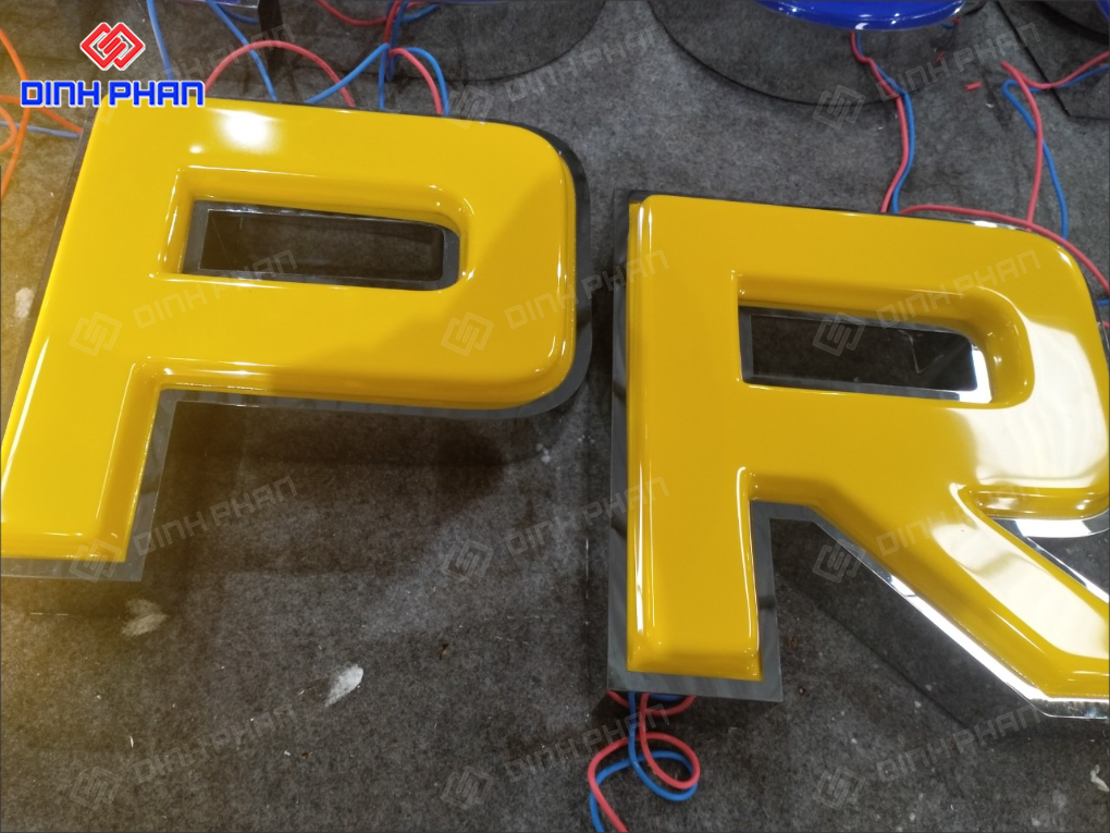 Chữ mica hút nổi