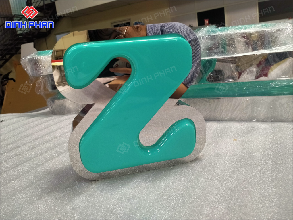 Chữ mica hút nổi