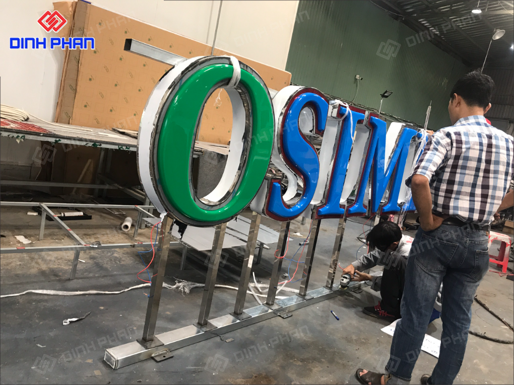 Chữ mica hút nổi