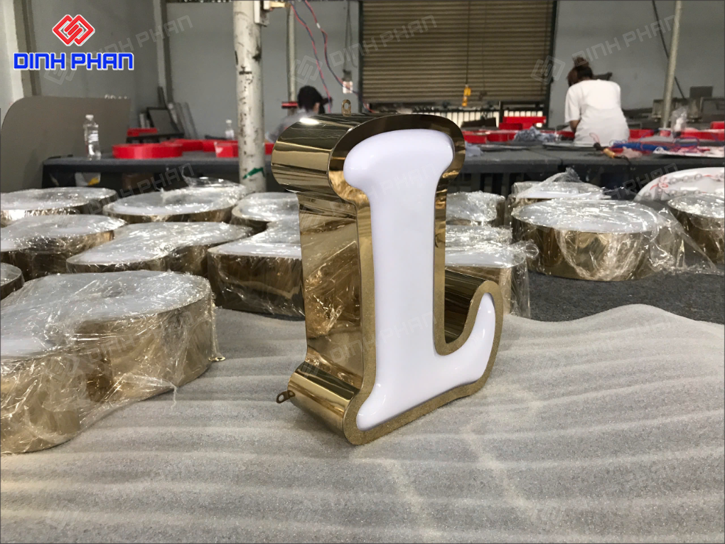 Chữ mica hút nổi