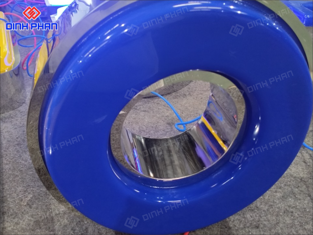 Chữ mica hút nổi