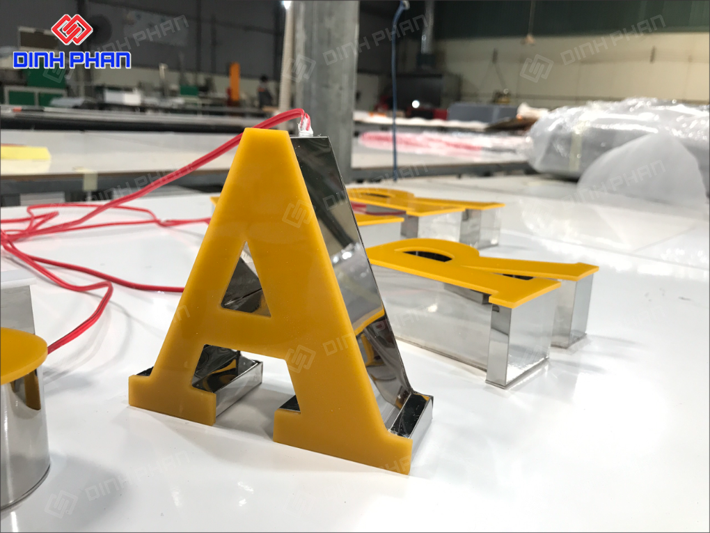 Chữ mica không viền