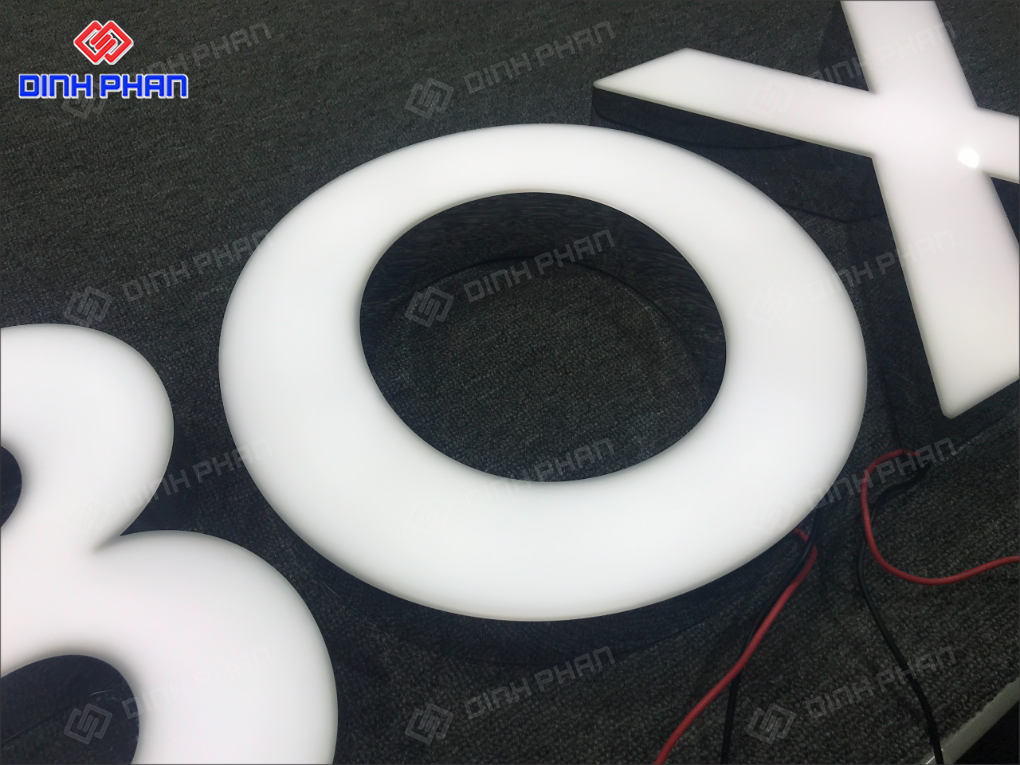 Chữ mica không viền