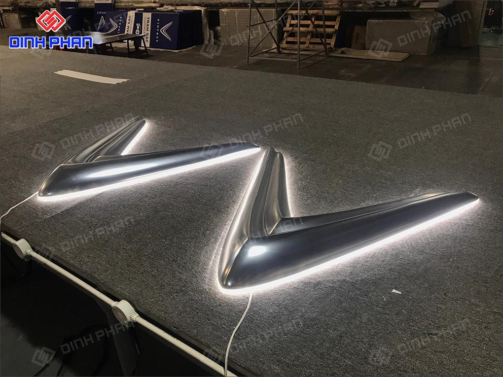 Chữ mica mạ crom